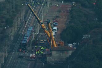 al treilea accident feroviar in spania in ultimele 4 zile trei oameni sunt raniti dupa ce un tren a lovit bratul unei macarale ajunse pe sine 697215feba3c9