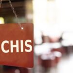 bataie de joc la adresa romanilor au fost pusi pe drumuri ca sa isi plateasca impozitele dar au gasit ghiseele inchise 695cfe5ddae8b