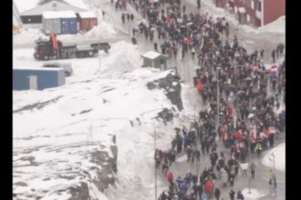 cel mai mare protest din istoria groenlandei dupa ce donald trump continua presiunile mii de oameni in strada pe un ger crunt video 697094c64ee18