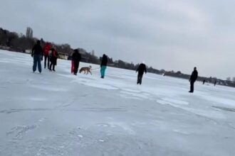 gerul a inghetat lacul snagov cetatenii s au avantat pe gheata dupa ce o fetita a fost la un pas de tragedie la craiova 696def00ae62b