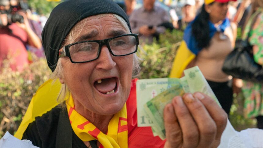 guvernul le mai da o lovitura celor mai sarmani romani casa de pensii a anuntat schimbari la cumpararea vechimii in munca 696e159371676