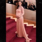 hailee steinfeld hits first red carpet since pregnancy news at golden globes 696464916e31e