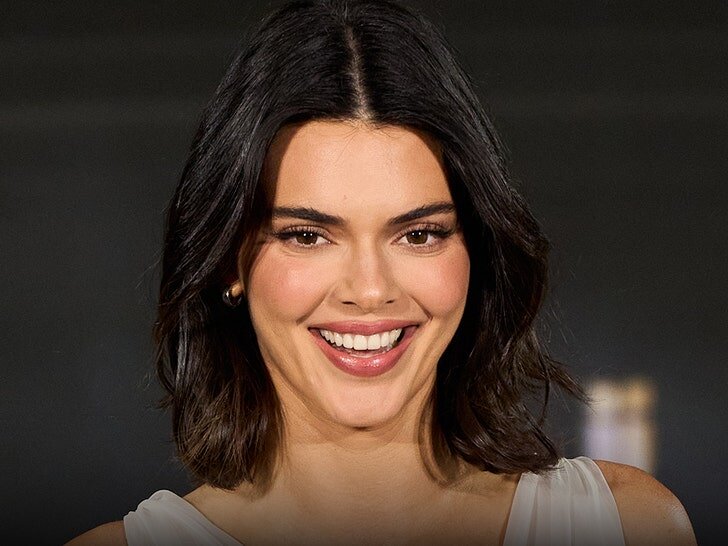 kendall jenner shows off her bare butt in sexy thirst traps 6976a5da11d27