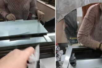 un barbat s a razbunat pentru cresterea taxelor si si a platit darile cu 5 kilograme de monede video 696258e67a7b5