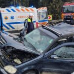 accident rutier grav pe dn17 in poiana stampei trei persoane ranite dupa coliziunea dintre un autotren si un autoturism foto 698afb772dd37