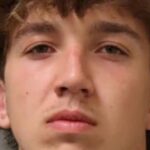 adolescent de 17 ani retinut dupa ce si a incendiat un prieten scenele au ajuns pe internet 6986102540127