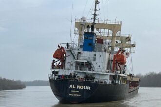 alerta in delta dunarii dupa ce o nava incarcata cu peste 6 000 de tone de soia a esuat pe canalul sulina foto video 698df40412691