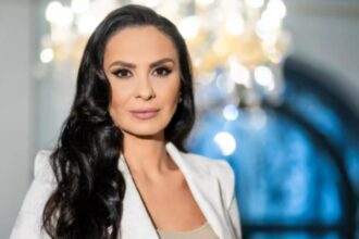 alexandra pacuraru recesiunea nu este intamplatoare ci chiar ingenuncherea economica a unei natiuni suverane video 698f1dae6d68f