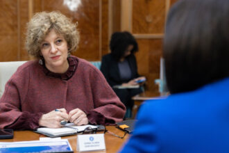 gheorghiu sa iesim din paradigma ca nu ne vindem tara ne o pierdem in fiecare zi cu fiecare ban pe care companiile il pierd 69806d2eb3704