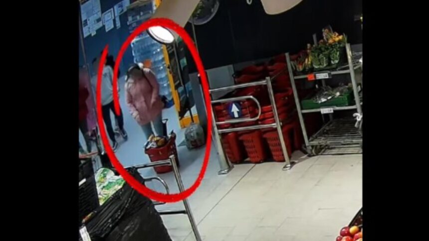 grup de cinci persoane retinut in timis dupa ce a folosit cardul unei femei care isi pierduse portofelul retragerile de bani surprinse de camerele video 6986330cac63f