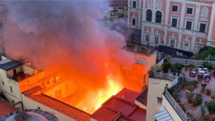 incendiu devastator in centrul orasului napoli un teatru cu traditie de peste doua secole distrus de flacari 6994debc9a41c