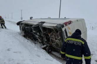 microbuz cu 16 pasageri rasturnat in giurgiu pe dn5 a fost activat planul rosu de interventie foto 69996f18ad703