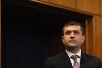 radu miruta atac la psd si pnl au venit unii certati cu scoala si au inceput sa imparta bani in stanga si dreapta 69a337927d39f
