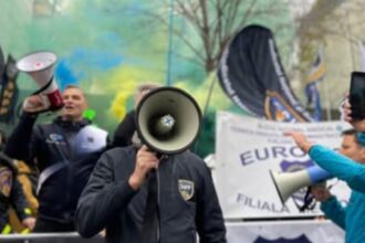 reformele saraciei scot politistii in strada protest de amploare de la ora 17 00 la usa lui bolojan 699d42d9e638e