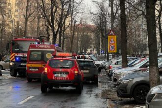 tragedie in capitala o fetita de 5 ani si a pierdut viata dupa ce a fost spulberata de o masina chiar in fata unei scoli copila trecea strada alaturi de bunica 69836f0b8ab29
