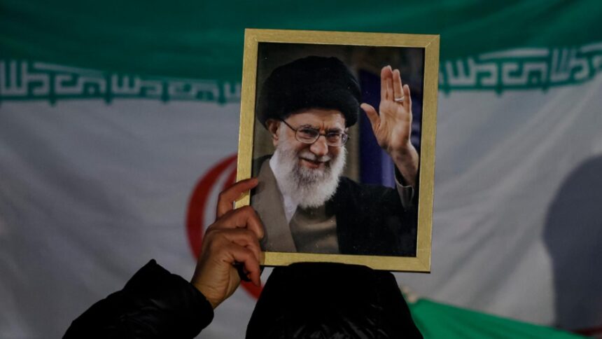 cum a ajuns ali khamenei sa controleze un mecanism economic estimat la aproximativ 95 de miliarde de dolari 69a68a4de1f19
