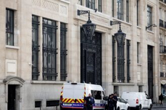police in paris foil attempted bomb attack outside bank of america building 69c809376deca
