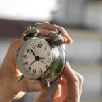 romania trece la ora de vara 2026 avertismentul medicilor privind efectele schimbarii asupra somnului 69c528494f664