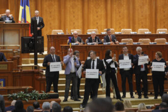 sanctiunea primita de trei parlamentari pentru scandalul facut la dezbaterea din plen privind cererea sua 69b93d6d35876