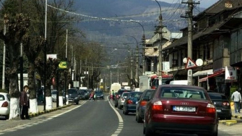 video pericol pe dn1 un zid din apropierea primariei comarnic sta sa se prabuseasca pe sosea ce spun autoritatile 69ae8f5437978