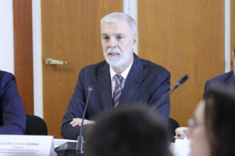 video schimb de replici pe bugetul ancom in parlament mihaiu cheltuieli crescute si cu 600 zgonea nu dam bani pe chermeze 69b154840b8d9