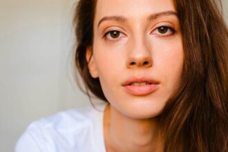 11 subtle signs someone has a complicated relationship with their family its affecting the rest of their life 69d516d1b914c