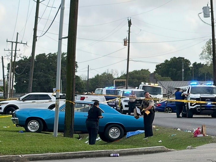 15 injured after car slams into crowd at louisiana parade 69d26d5b6d251