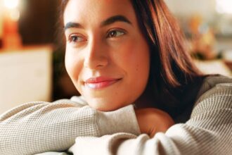 7 gentle phrases people with difficult childhoods say to themselves every day to start healing 69e27de932716