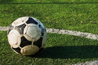 cercetatorii britanici propun modificarea mingilor de fotbal pentru a combate problema impactului loviturilor cu capul 69ea48beeee83