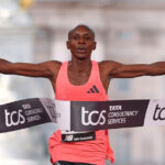 el este primul barbat care a aleargat un maraton sub doua ore recordul stabilit astazi la londra 69f0c8c19da07