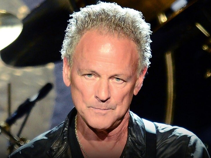 ex fleetwood mac guitarist lindsey buckingham allegedly attacked by woman 69cd4ce7e1c59