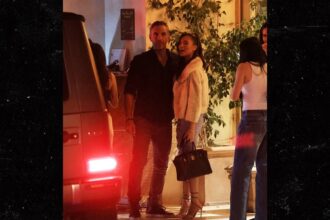 mauricio umansky spotted with love island star amid family drama 69d18ea9854c4