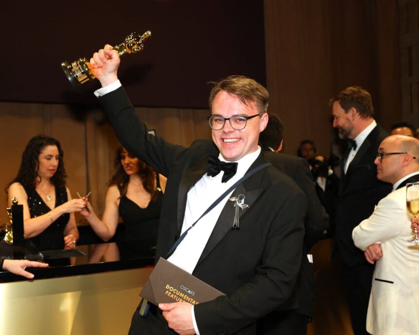 oscar belonging to co director of putin film missing after tsa makes him ship it 69f427b3e8080