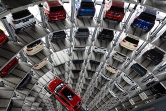 trump tears up part of eu tariff deal to raise import duties on cars and lorries 69f5272aaed94